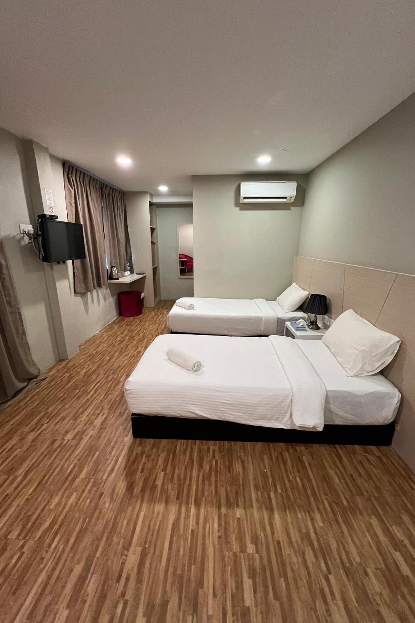 Princess Hotel Pontian Pontian Kecil Exterior photo