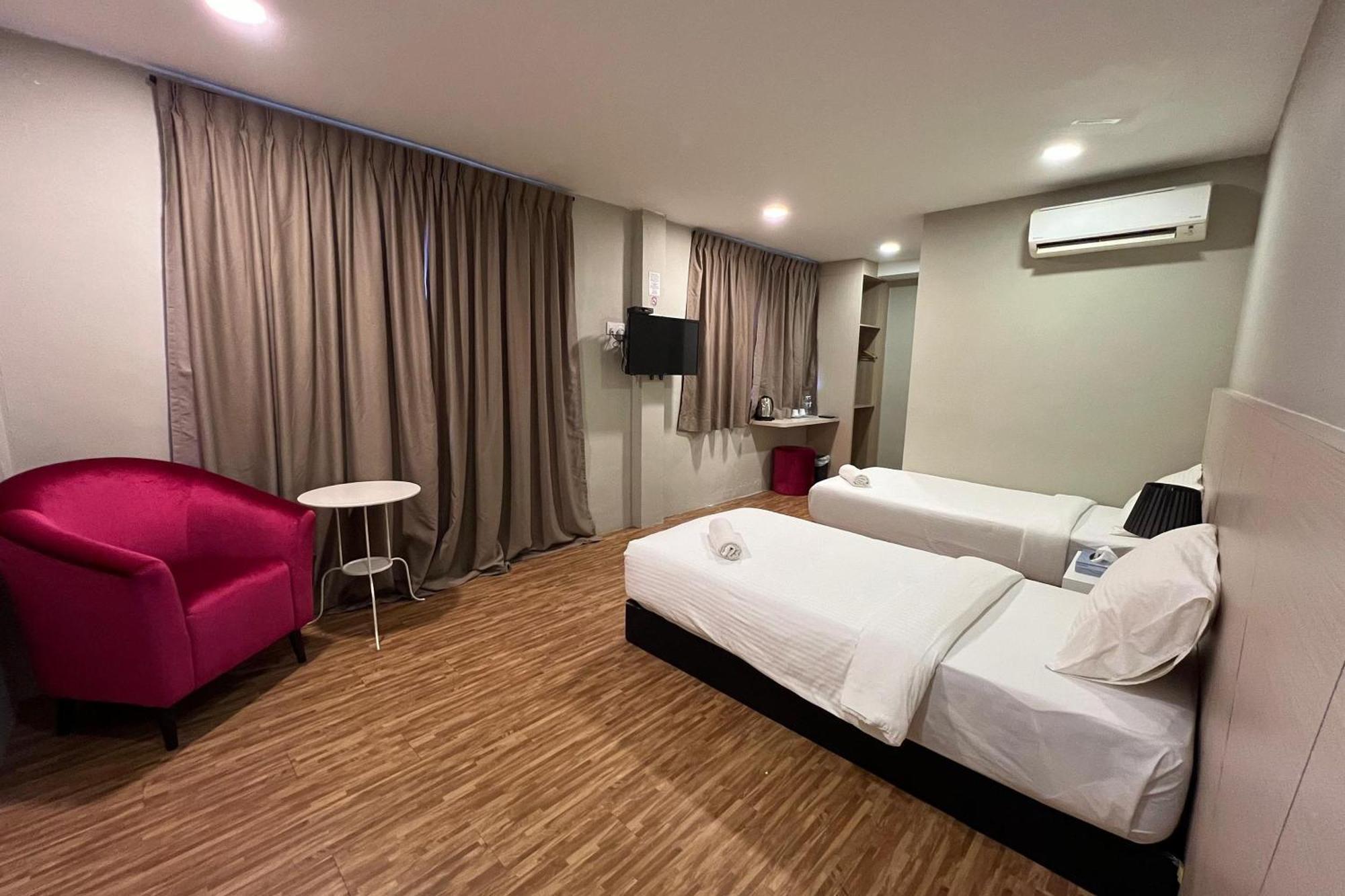 Princess Hotel Pontian Pontian Kecil Exterior photo